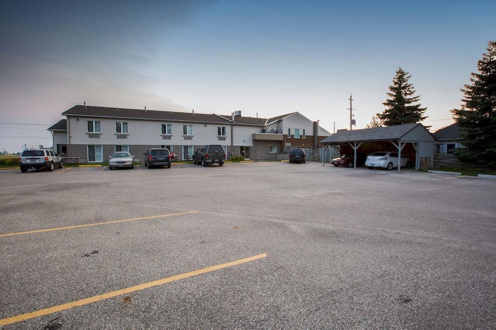Elora Hotel | The Village Inn