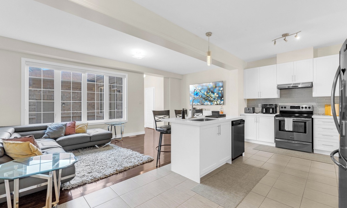 Vaughan House | Spacious 4 bedroom Escape Near Canada's Wonderland!