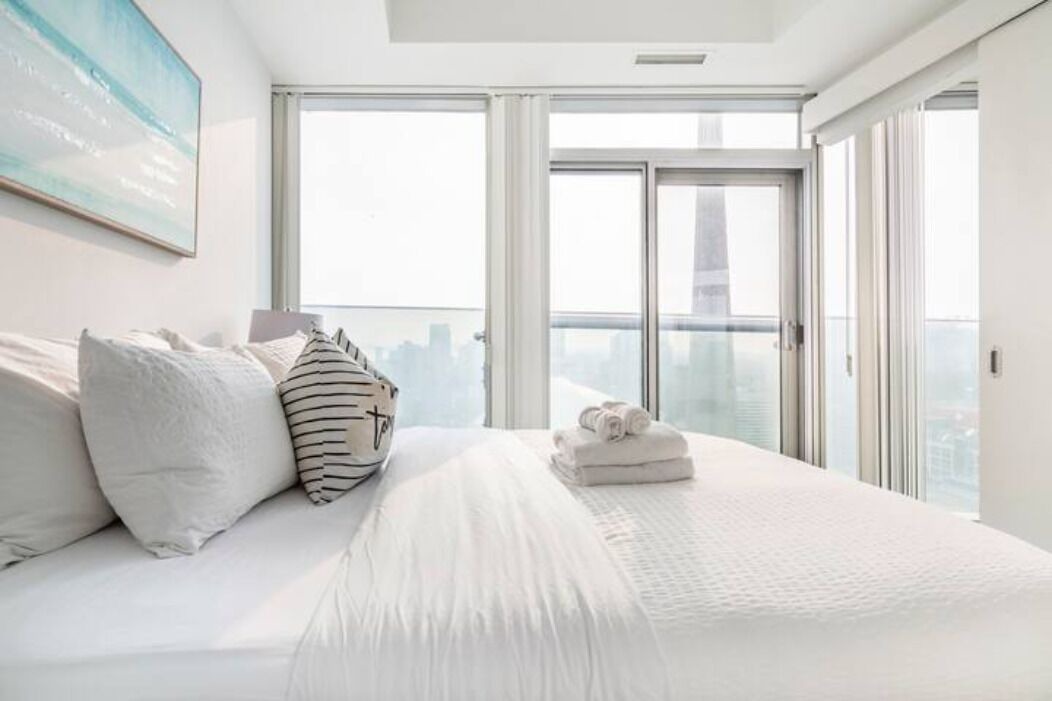 Central Waterfront Condo | Stunning Lake View luxury Condo in The Tourist Hub Area in Toronto Downtown