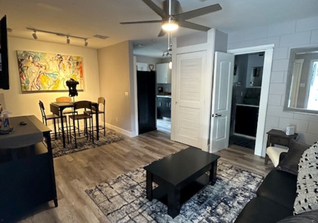 South Orange House | Short-Term Cozy Bungalow in Downtown Orlando Near Hospitals and Business Core