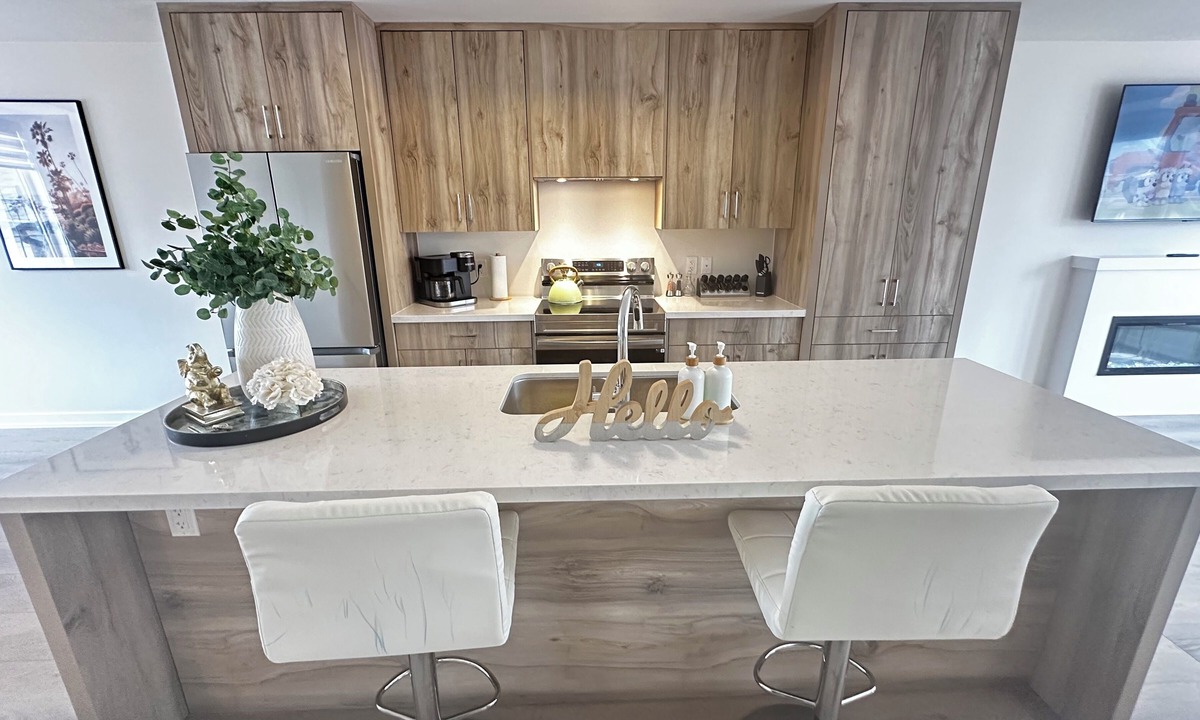 Oakville House | Spacious Newly Built 4BR Townhouse in Oakville