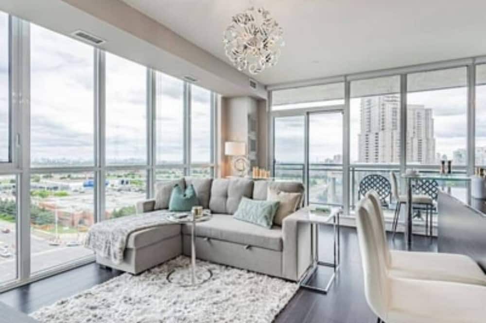 Hurontario Condo | ELEGANT 2BR-2BATH, BALCONY, PARKING, CITY VIEW