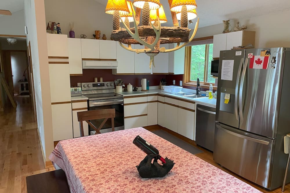 Kearney Cottage | Lakefront Family Cottage Retreat North Muskoka