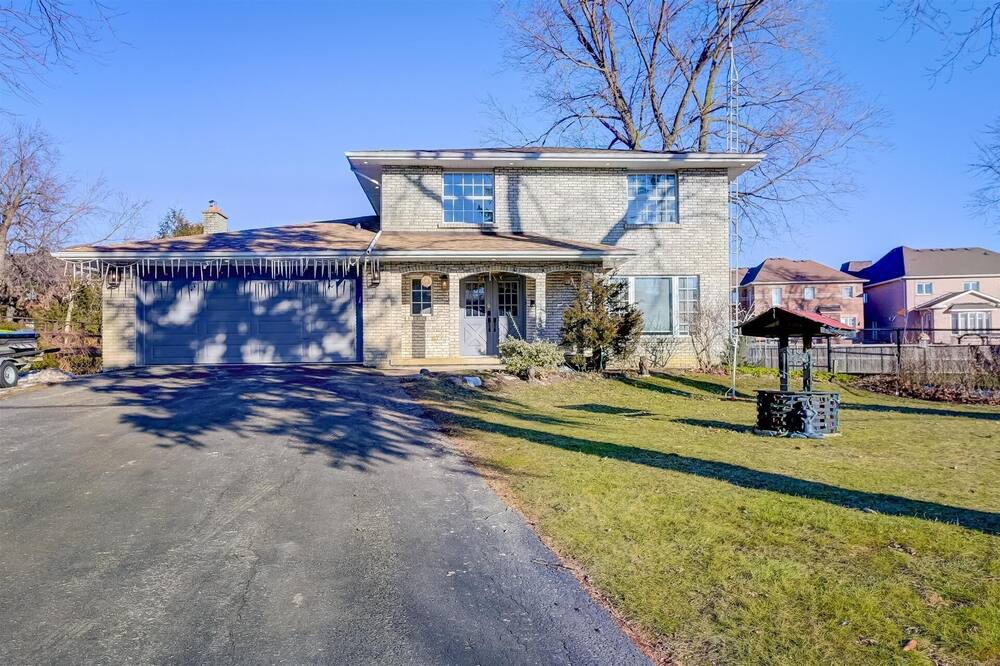 Markham House | Cozy home in Markham city where you can gather with family and friends.