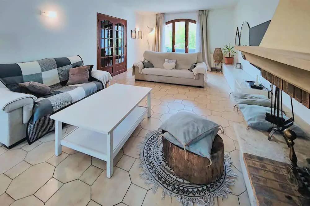 La Courneuve House | Large and family vacation home in a great location to discover Paris.
