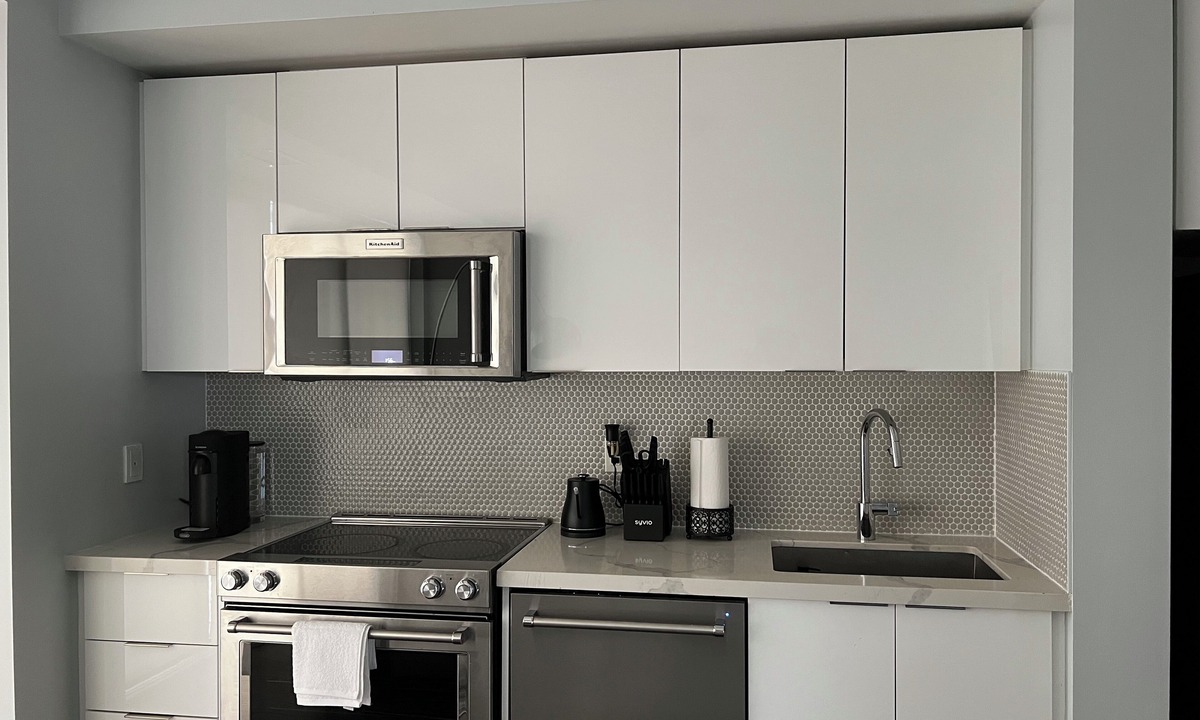 Humber Bay Shores Condo | Adastay Suites Lakeview