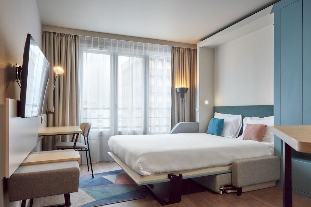 Photo of Bedroom in Suresnes