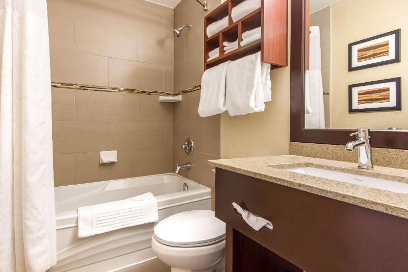 Photo of Bathroom in Northeast Mississauga