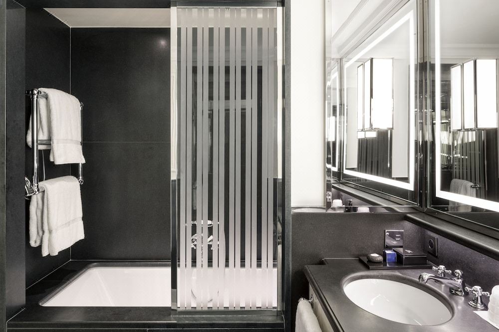 Photo of Bathroom in Quartier des Invalides
