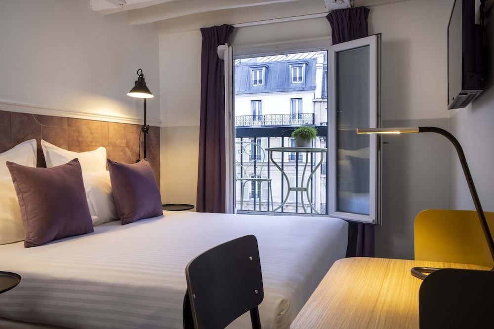 Photo of Bedroom in Val-de-Grace