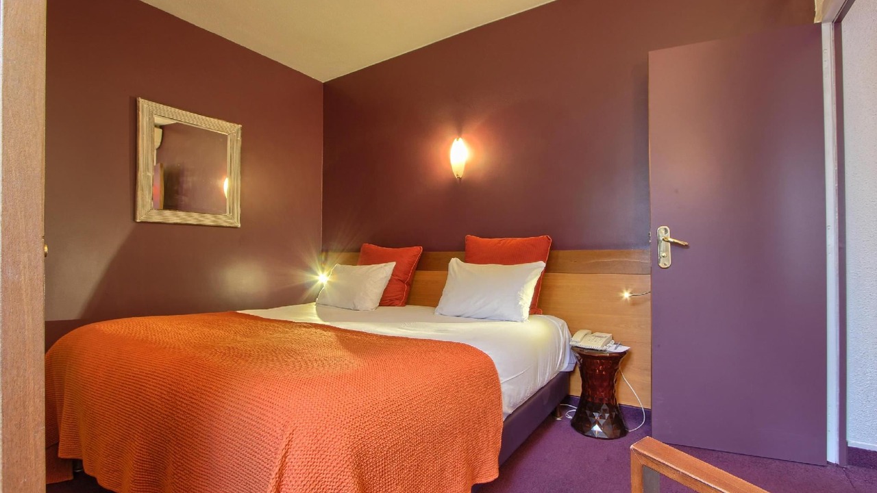 Photo of Bedroom in 7th Arrondissement