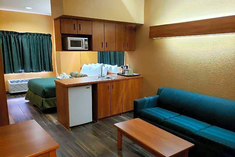 Photo of Livingroom in Pinecrest West Park
