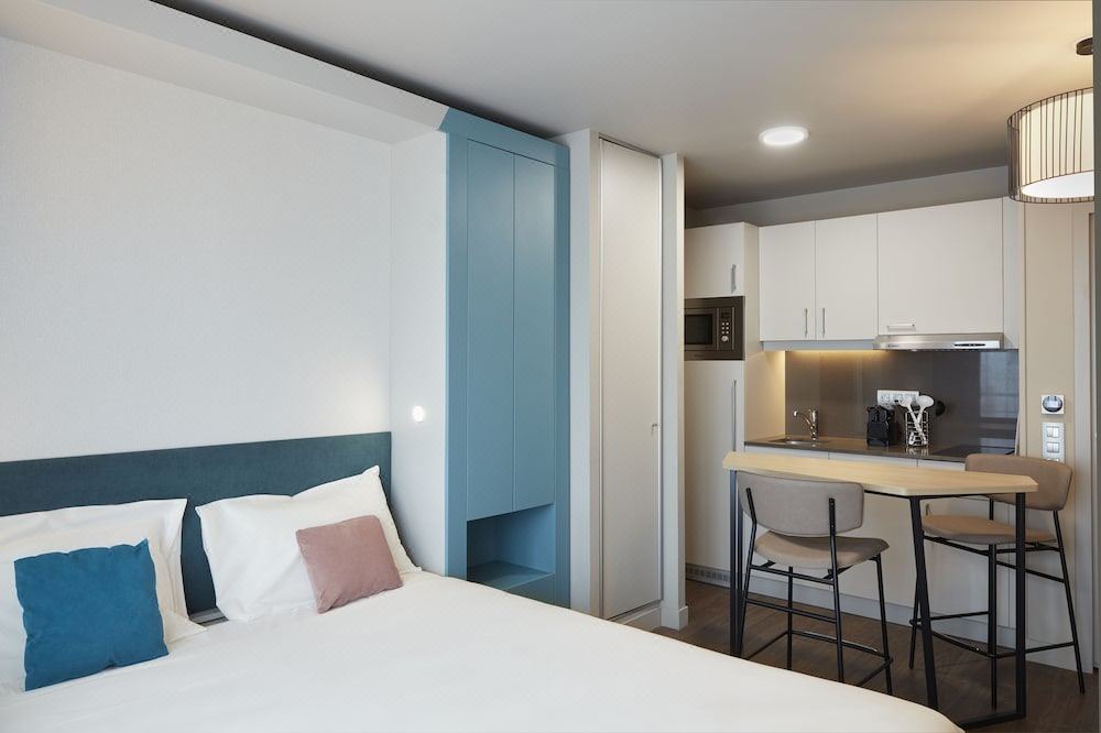 Photo of Bedroom in Suresnes