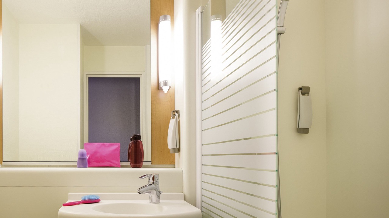 Photo of Bathroom in Emerainville