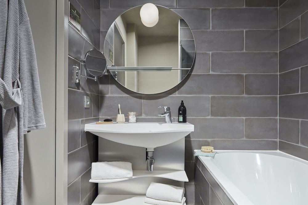 Photo of Bathroom in Suresnes