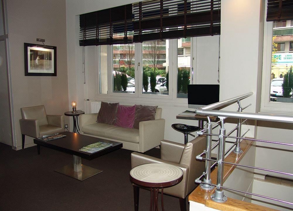 Photo of Livingroom in Republique–Point-du-Jour