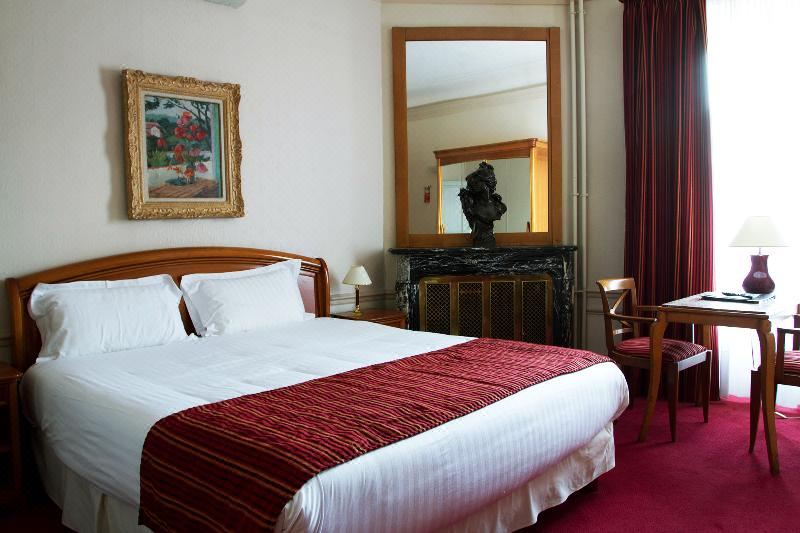 Photo of Bedroom in 9th Arrondissement