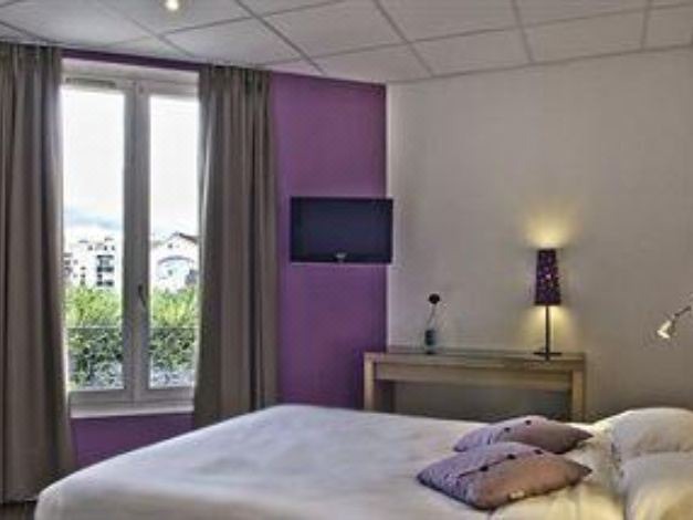 Photo of Bedroom in Suresnes