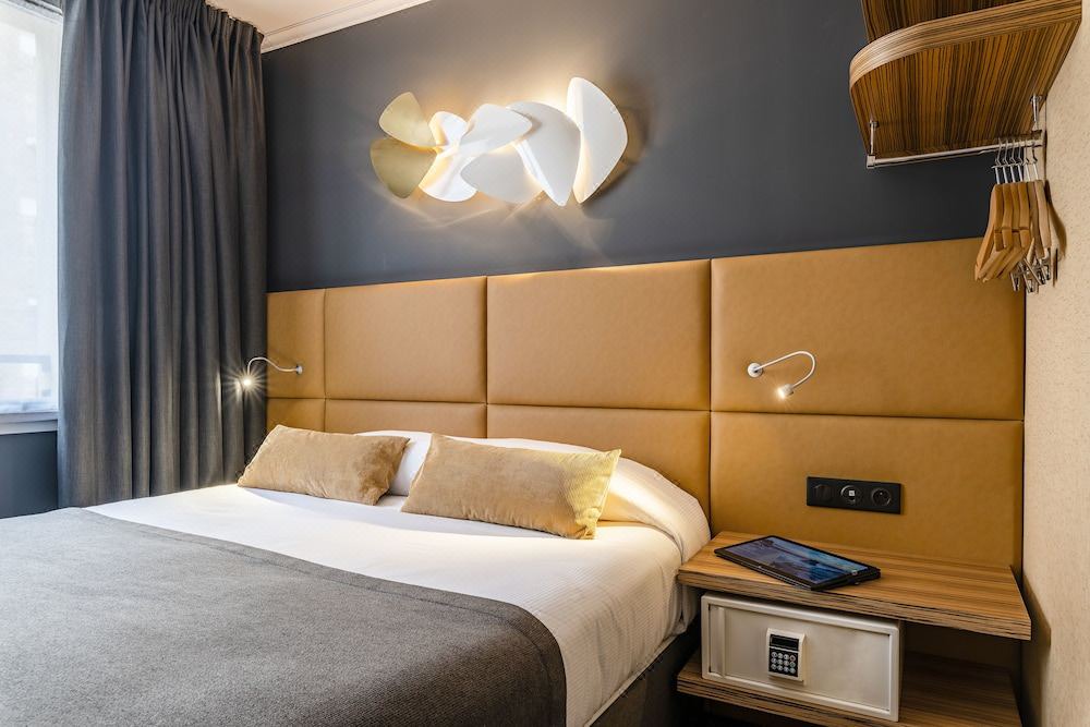 Photo of Bedroom in Clichy