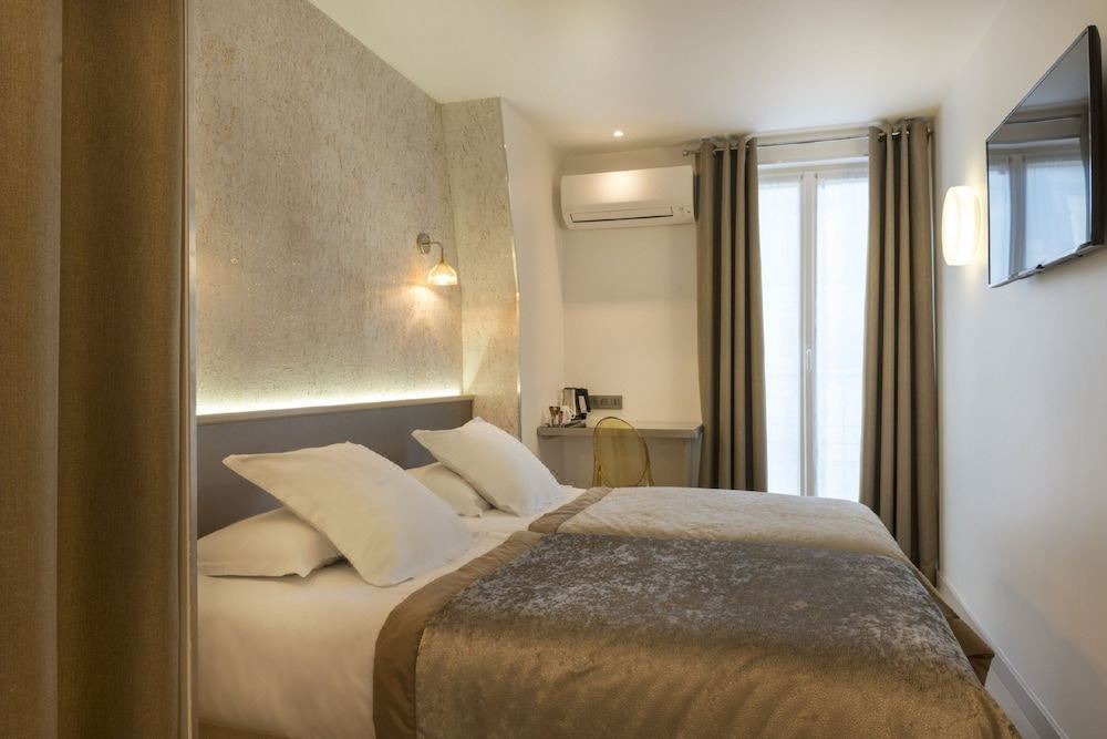 Photo of Bedroom in Sorbonne