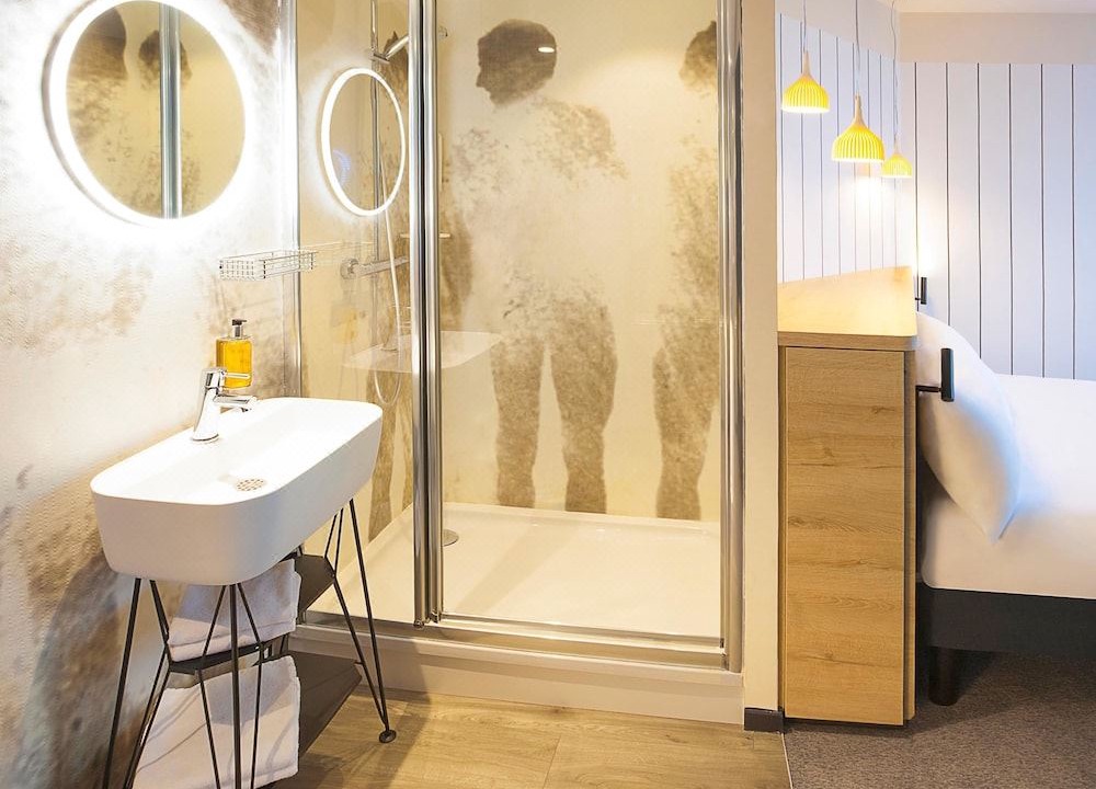 Photo of Bathroom in Republique–Point-du-Jour
