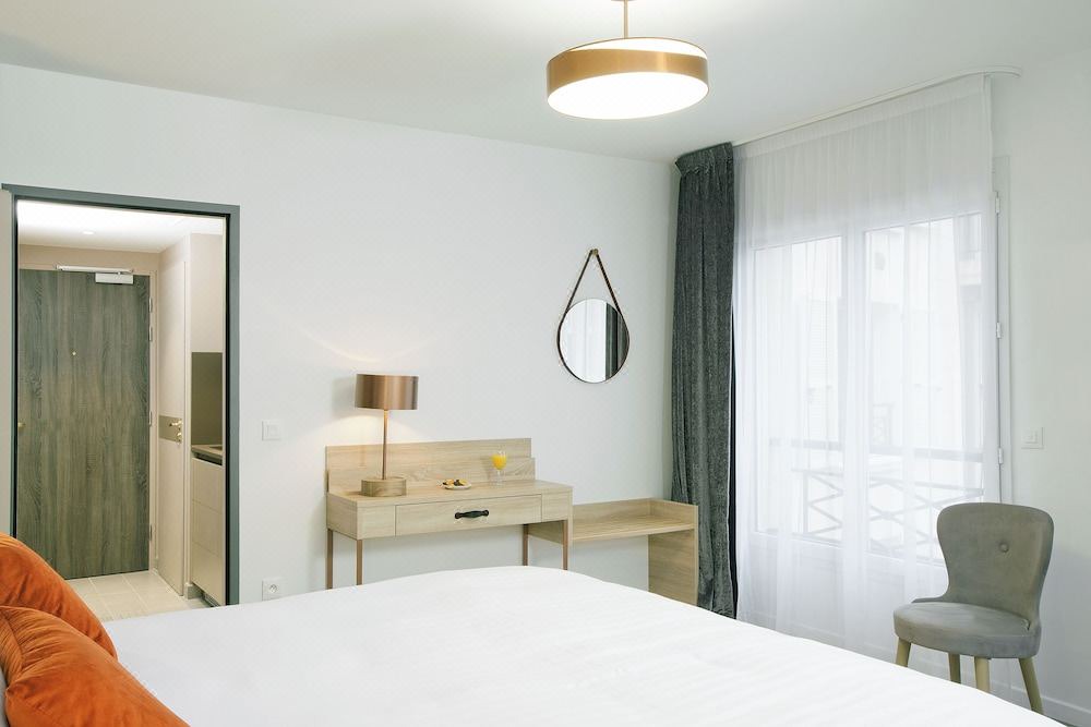 Photo of Bedroom in Puteaux