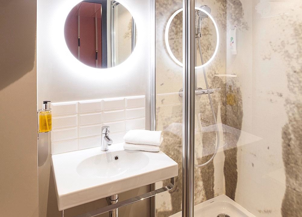 Photo of Bathroom in Republique–Point-du-Jour