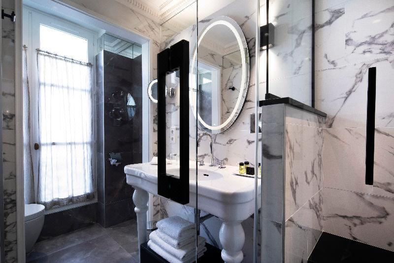 Photo of Bathroom in Latin