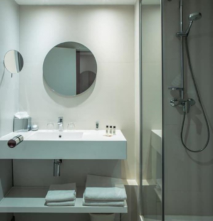 Photo of Bathroom in Suresnes