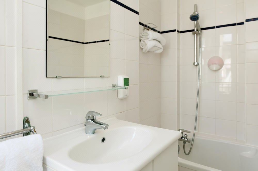 Photo of Bathroom in Montparnasse