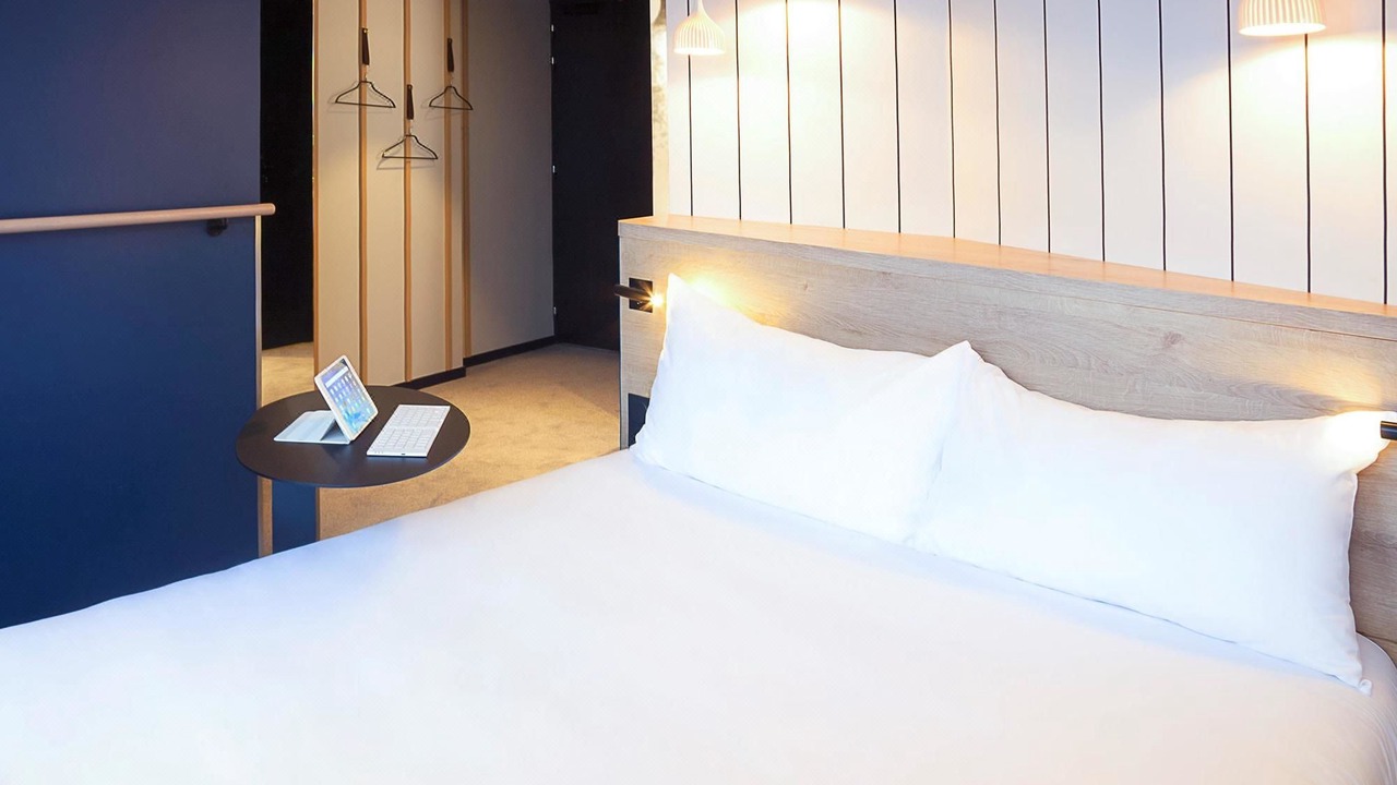 Photo of Bedroom in Republique–Point-du-Jour