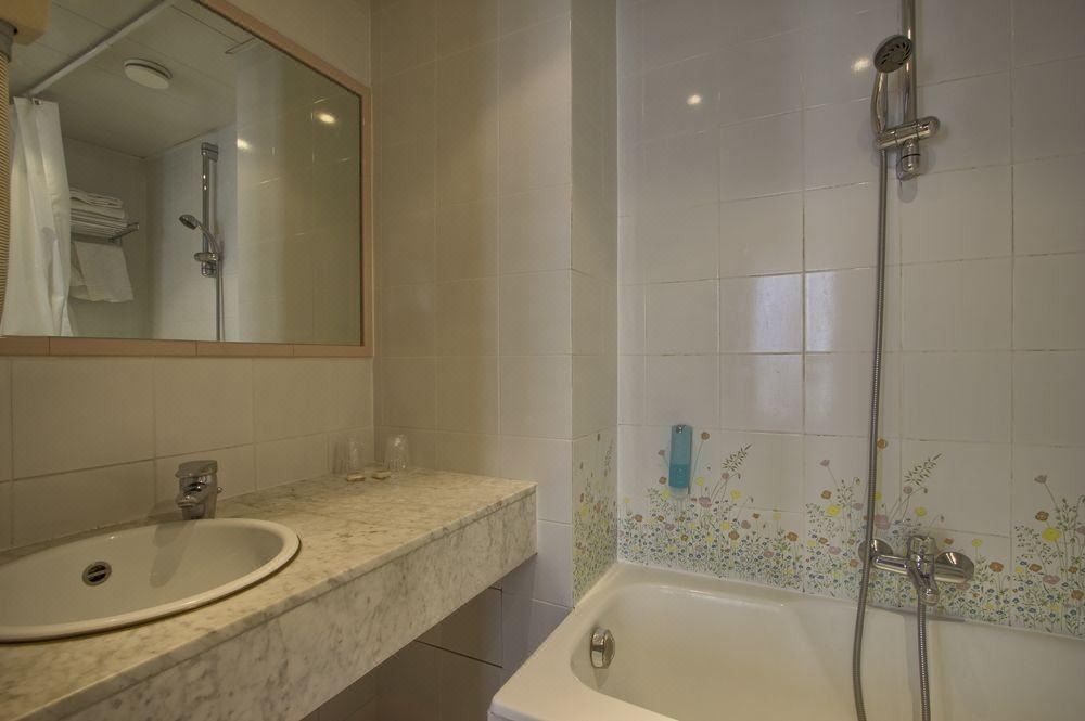 Photo of Bathroom in 5th Arrondissement