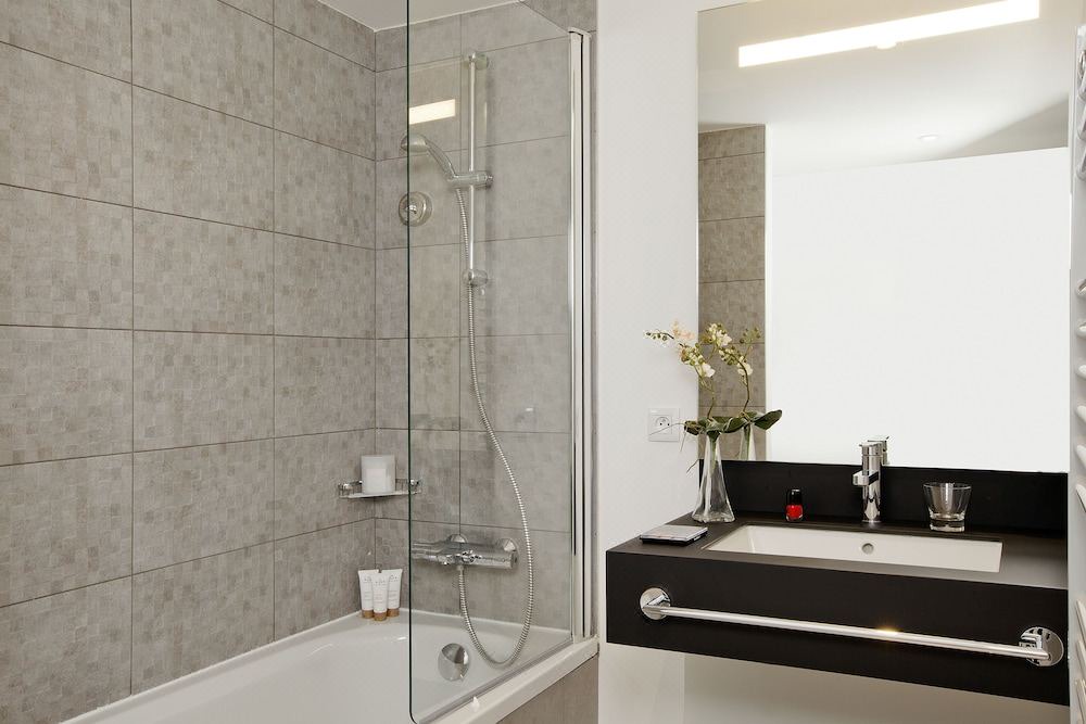 Photo of Bathroom in Puteaux