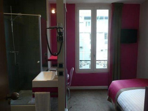 Photo of Bedroom in Suresnes