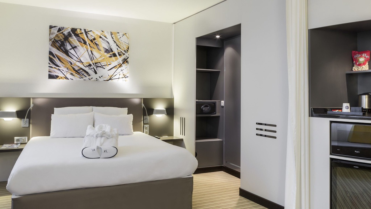 Photo of Bedroom in Roissy-en-France