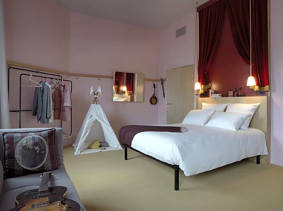 Photo of Bedroom in Les Puces de Saint-Ouen