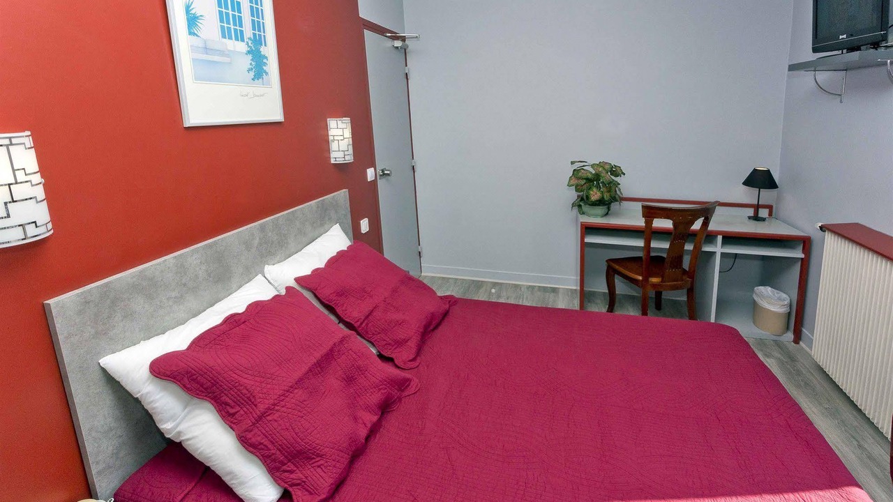 Photo of Bedroom in 20th Arrondissement
