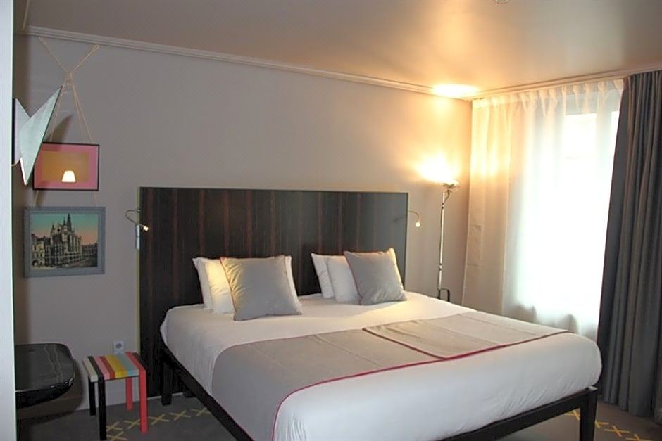 Photo of Bedroom in 7th Arrondissement