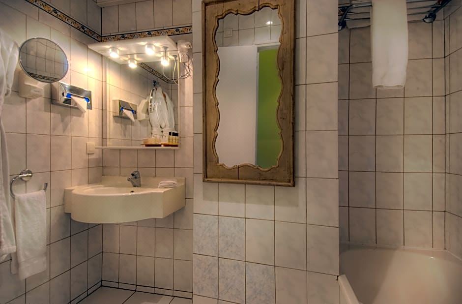Photo of Bathroom in 9th Arrondissement