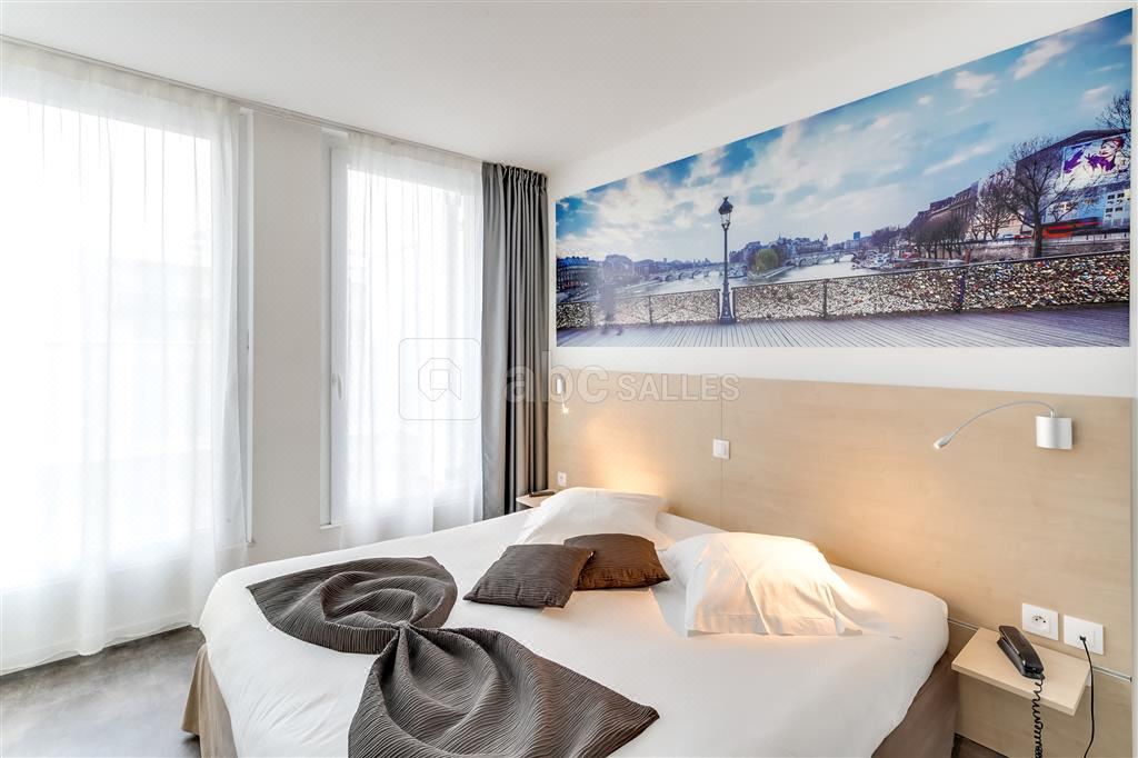 Photo of Bedroom in Saint-Ouen