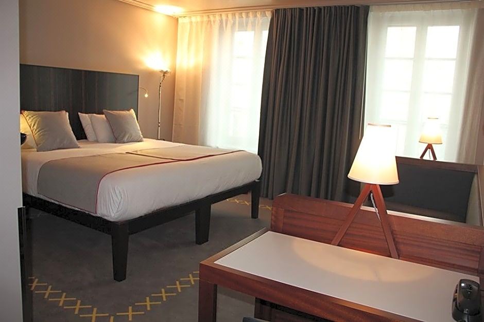Photo of Bedroom in 7th Arrondissement
