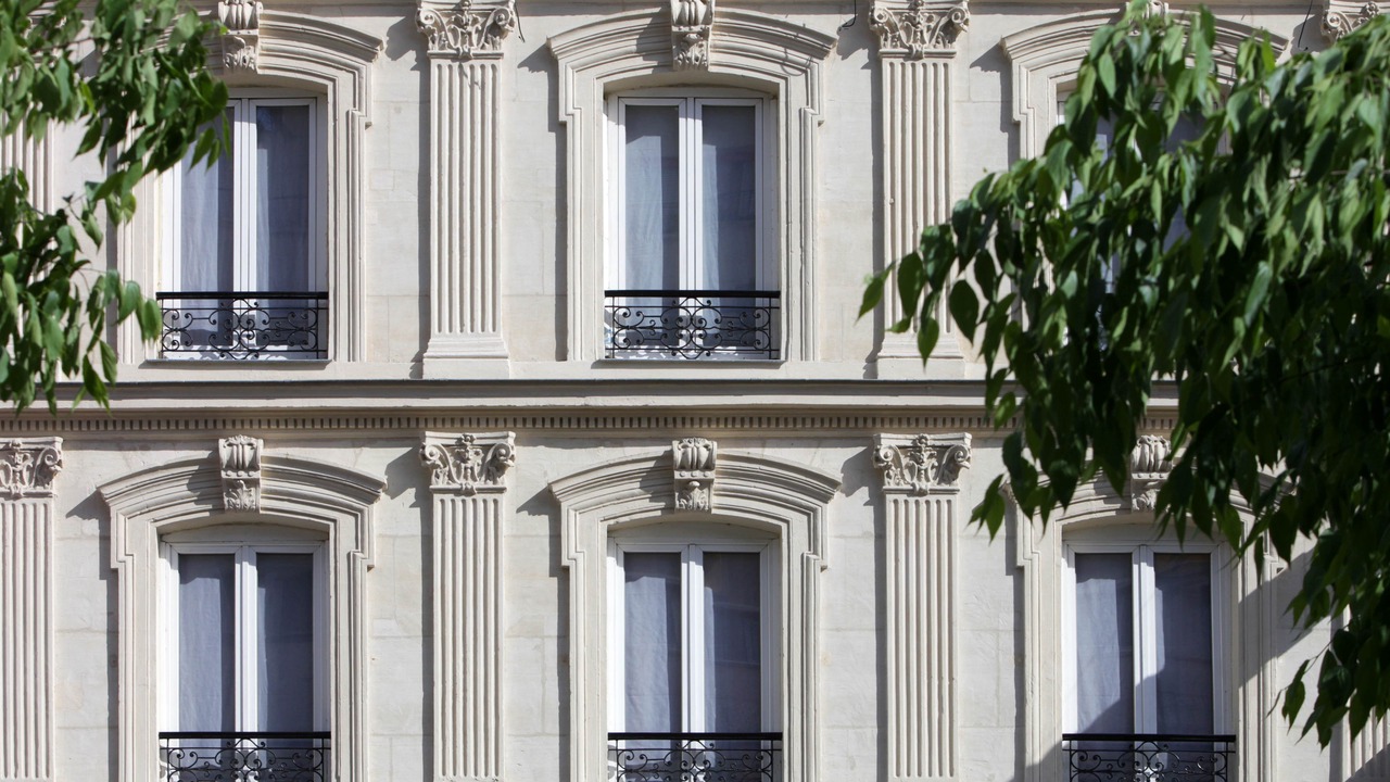 Photo of Buildings in Suresnes
