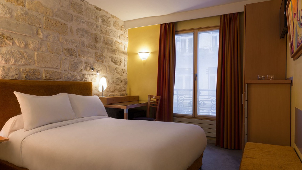 Photo of Bedroom in Notre-Dame-des-Champs