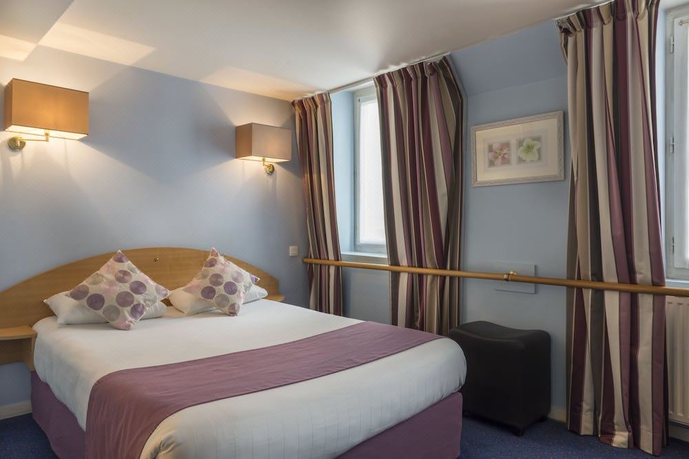Photo of Bedroom in 9th Arrondissement