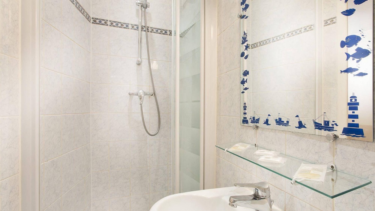 Photo of Bathroom in Quartier de la Chapelle