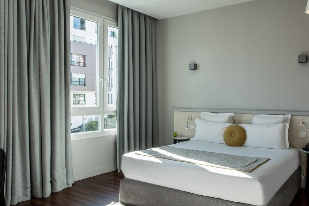 Photo of Bedroom in Suresnes