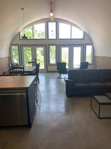 Photo of Livingroom in Howe Island