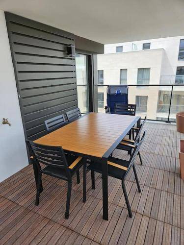 Photo of Patio Balcony in La Varenne Saint-Hilaire