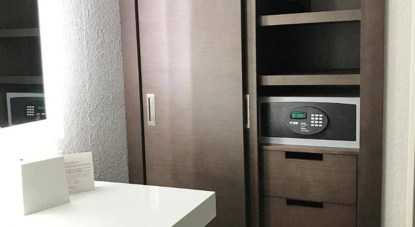 Photo of Bathroom in Airport North
