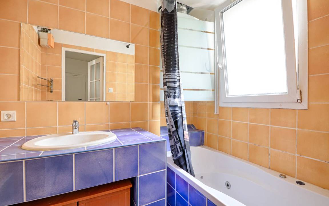 Photo of Bathroom in 20th Arrondissement
